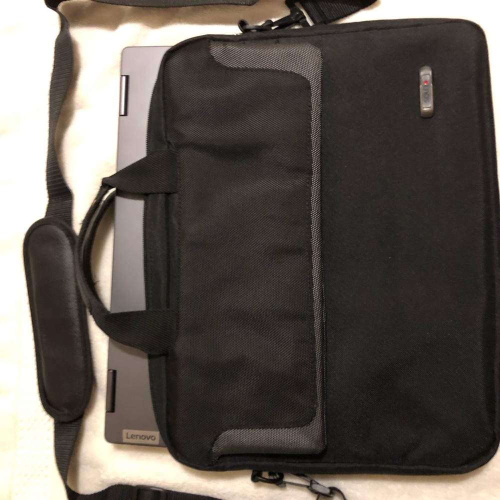 Solo Black laptop case  with Shoulder Strap